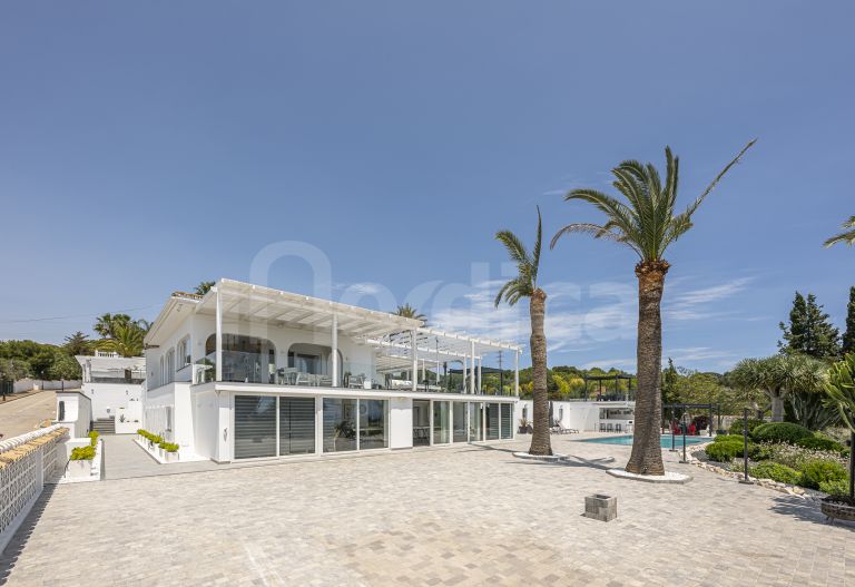 Villa for sale in Elviria