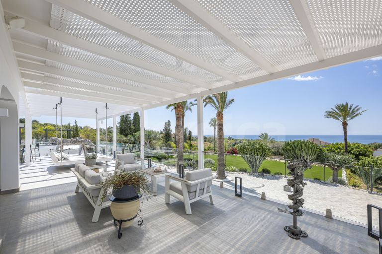 Villa for sale in Elviria