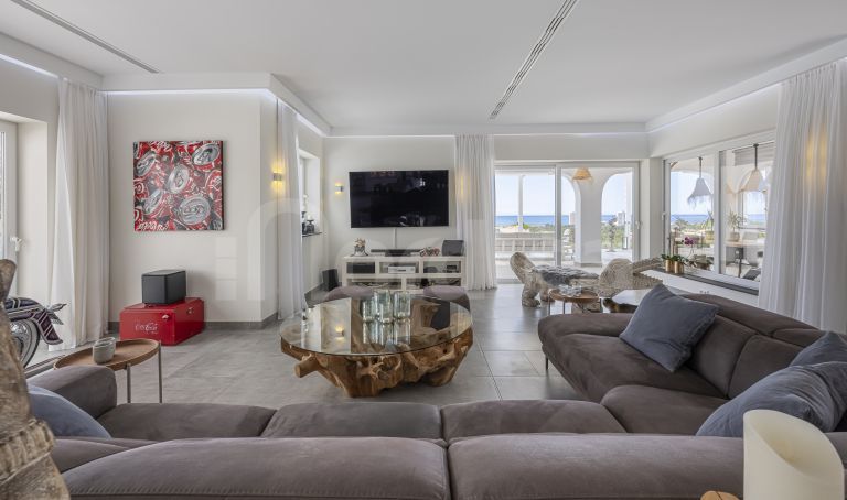 Villa for sale in Elviria