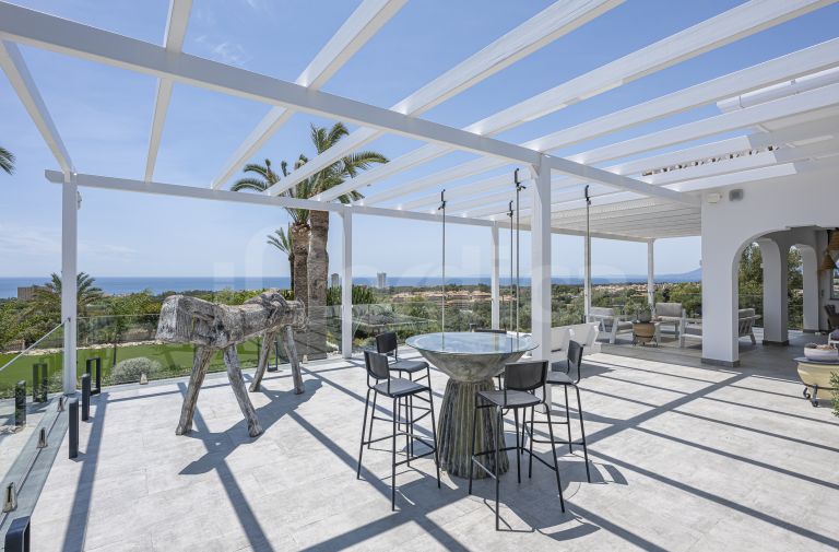 Villa for sale in Elviria