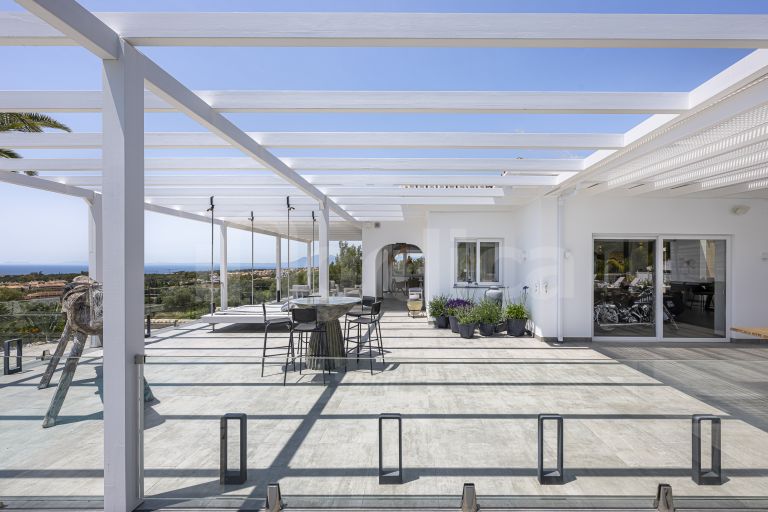 Villa for sale in Elviria