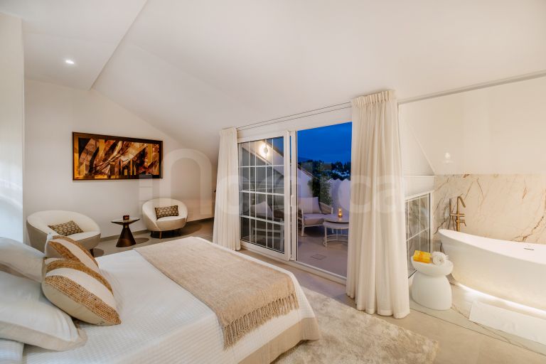 Duplex Penthouse for sale in Las Lolas