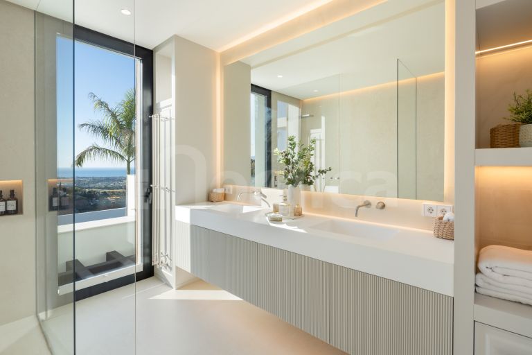 Villa for sale in Monte Halcones