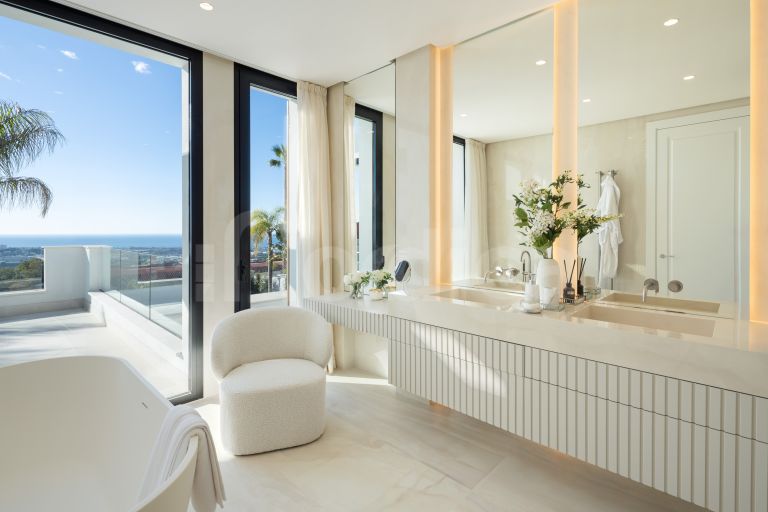 Villa for sale in Monte Halcones