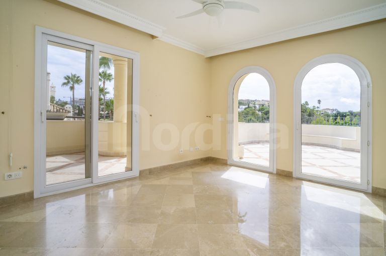 Duplex Penthouse for sale in Las Alamandas