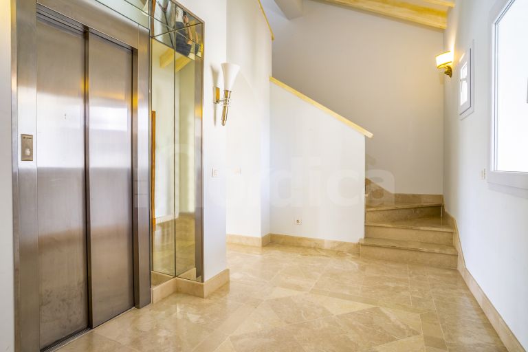 Duplex Penthouse for sale in Las Alamandas