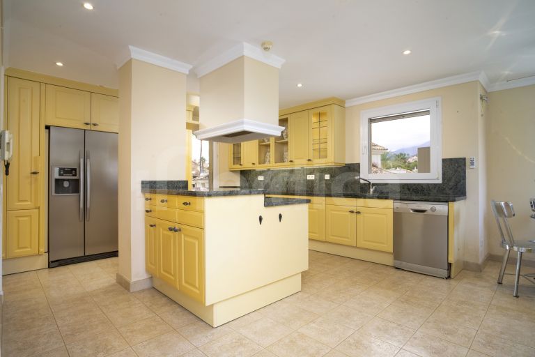 Duplex Penthouse for sale in Las Alamandas