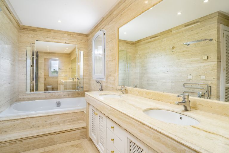 Duplex Penthouse for sale in Las Alamandas