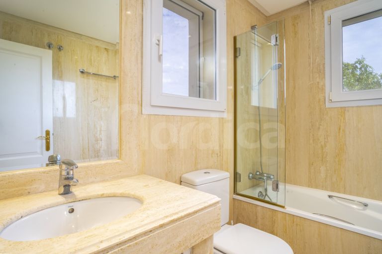 Duplex Penthouse for sale in Las Alamandas