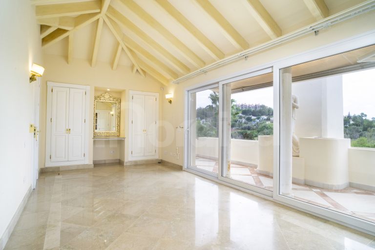 Duplex Penthouse for sale in Las Alamandas