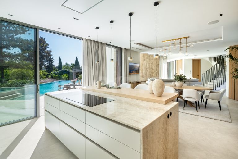 Villa for sale in Las Brisas