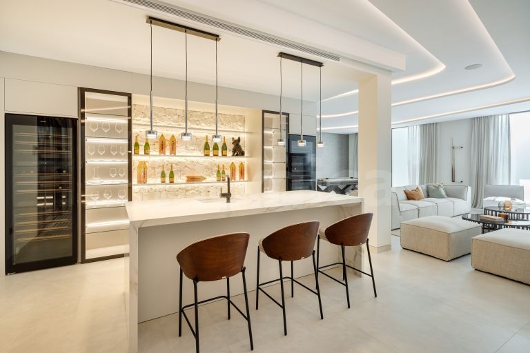 Villa for sale in Las Brisas