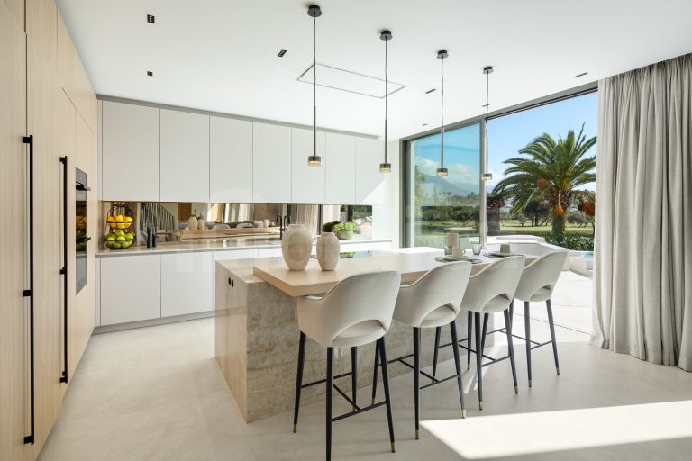 Villa for sale in Las Brisas