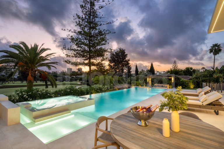 Villa for sale in Las Brisas