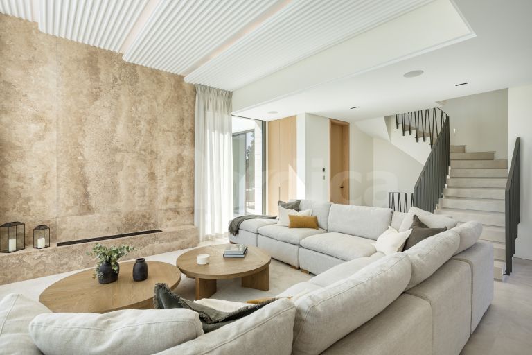 Villa for sale in Las Brisas