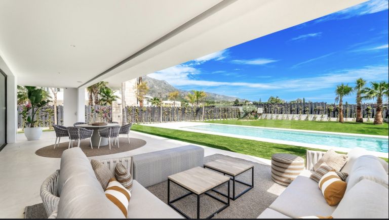 Villa for sale in Lomas del Virrey