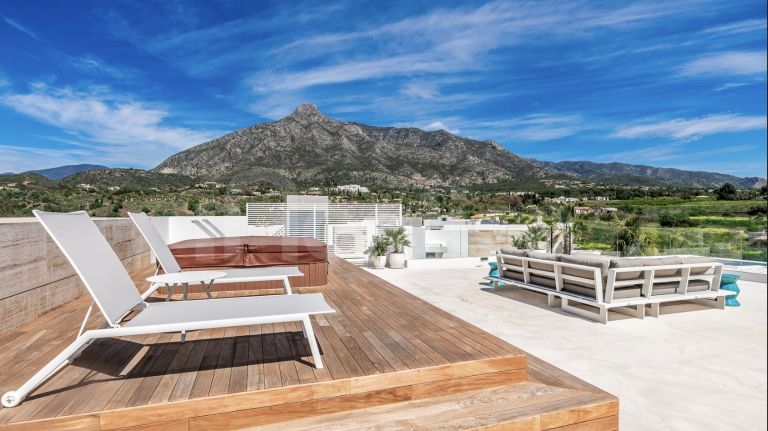 Villa for sale in Lomas del Virrey