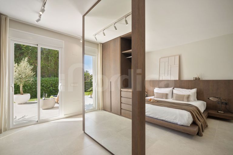 Town House for sale in Azahara II