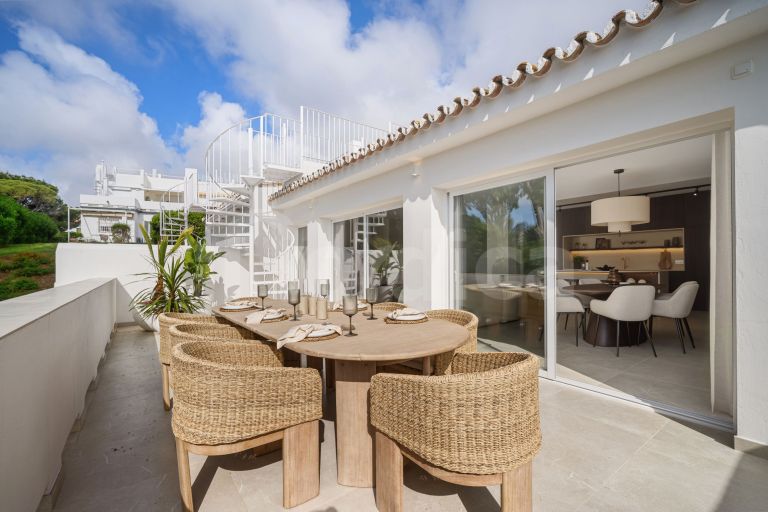 Town House for sale in Azahara II