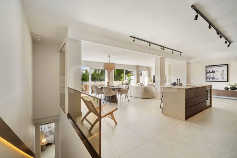 Town House for sale in Azahara II