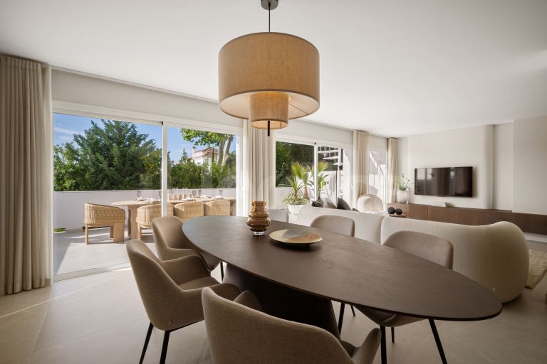 Town House for sale in Azahara II