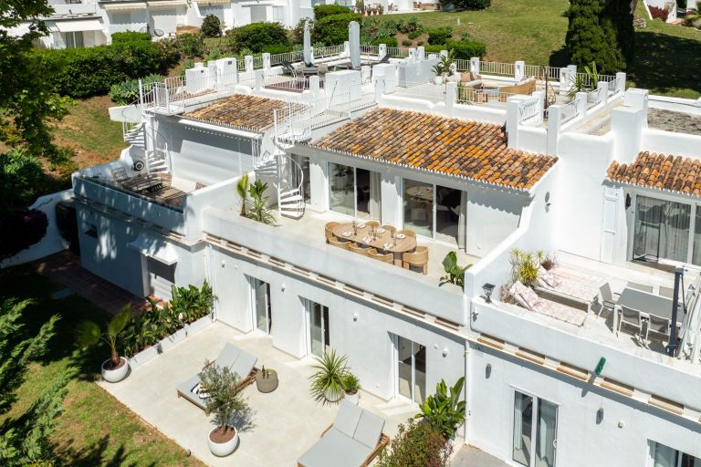 Town House for sale in Azahara II