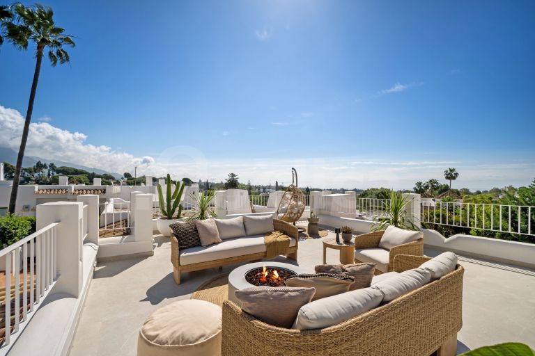 Town House for sale in Azahara II