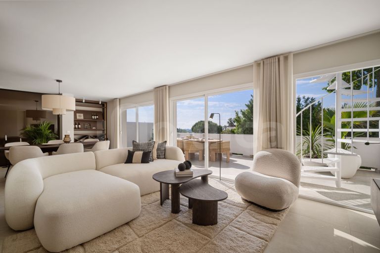 Town House for sale in Azahara II