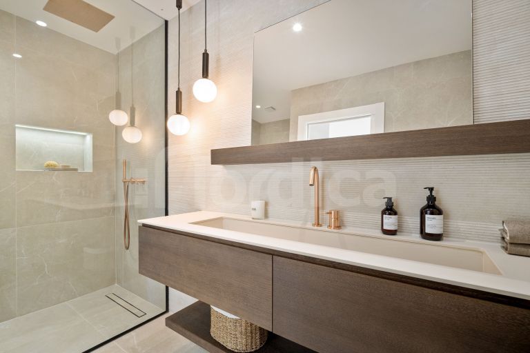 Town House for sale in Azahara II