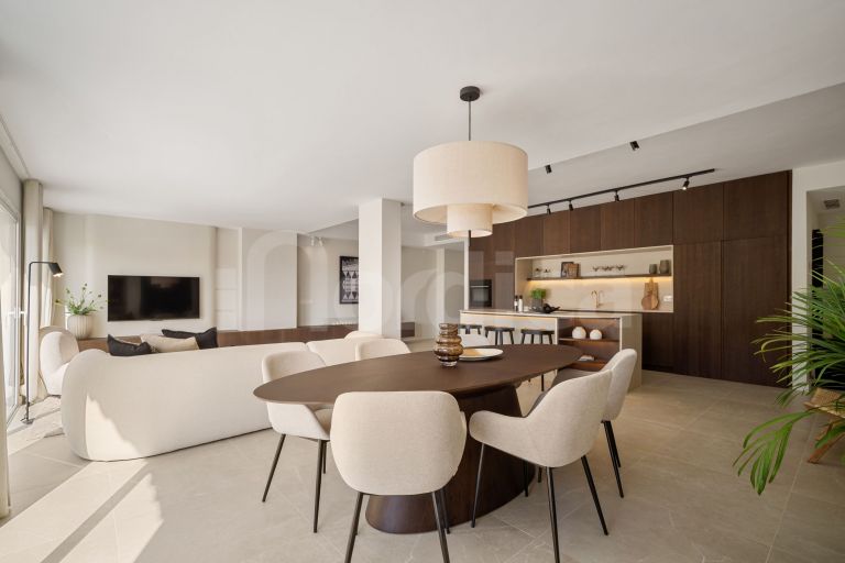 Town House for sale in Azahara II