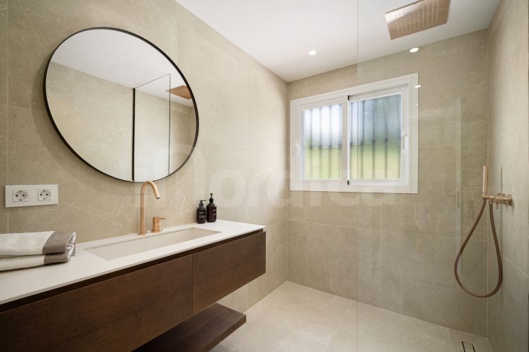 Town House for sale in Azahara II