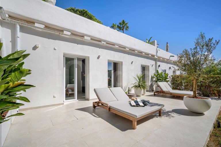 Town House for sale in Azahara II