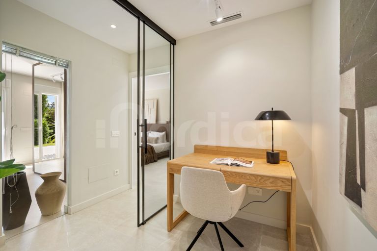 Town House for sale in Azahara II