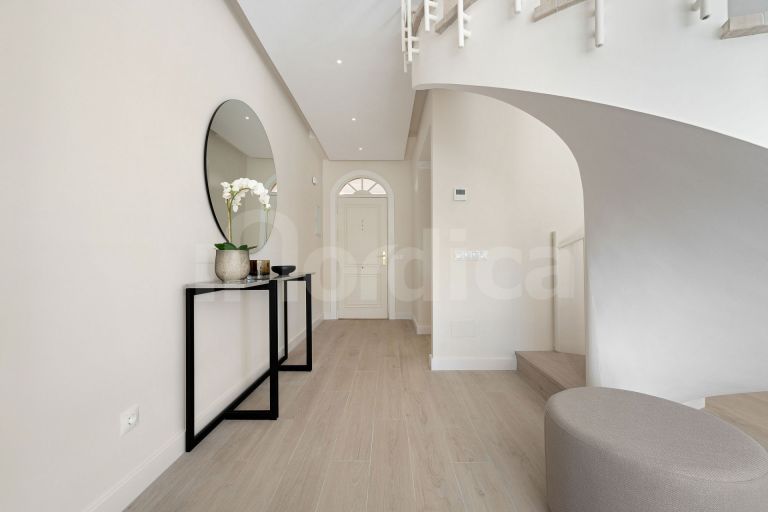 Duplex Penthouse for sale in Aloha Gardens