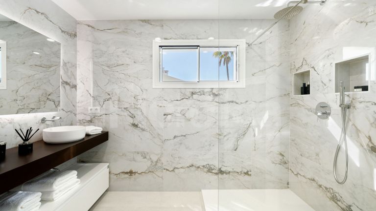 Duplex Penthouse for sale in Aloha Gardens