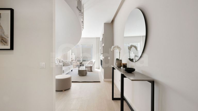 Duplex Penthouse for sale in Aloha Gardens