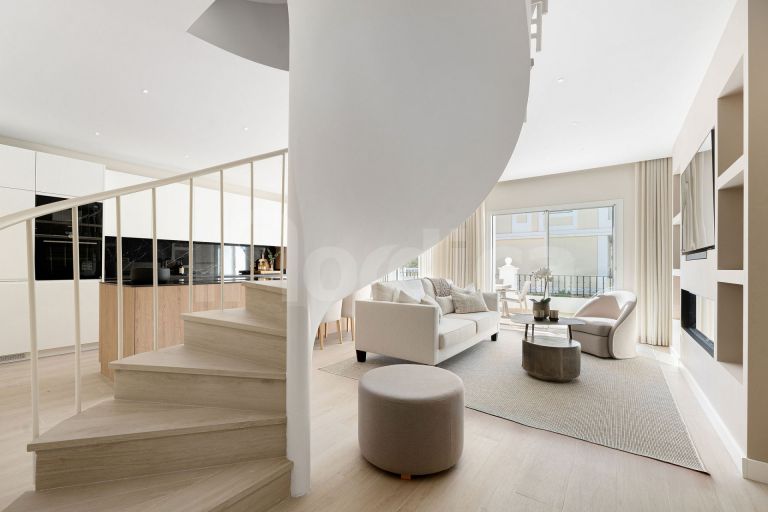 Duplex Penthouse for sale in Aloha Gardens