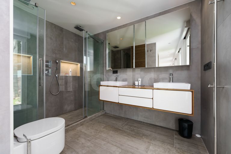 Villa for sale in Nueva Andalucia