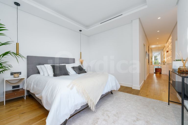 Villa for sale in Nueva Andalucia