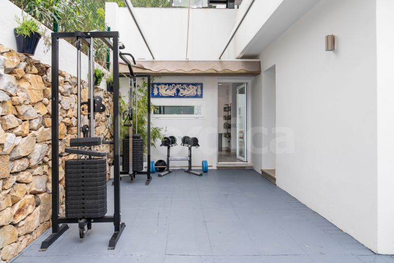 Villa for sale in Nueva Andalucia