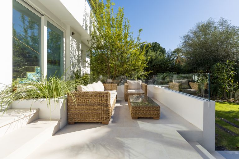 Villa for sale in Nueva Andalucia