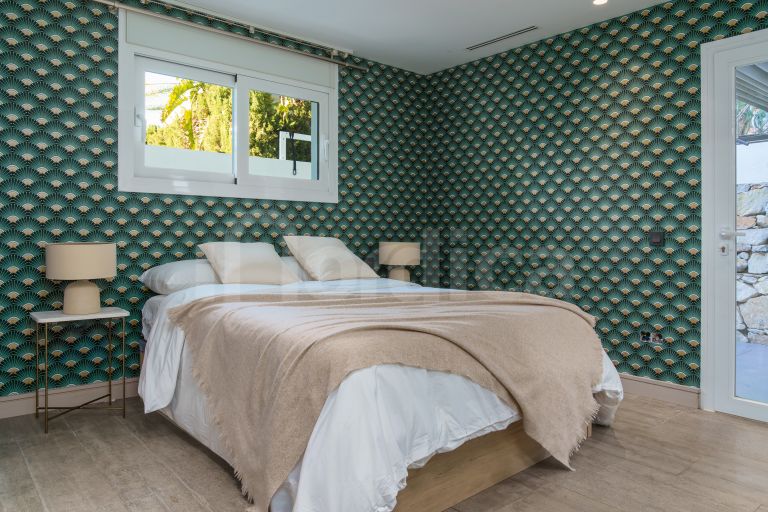 Villa for sale in Nueva Andalucia