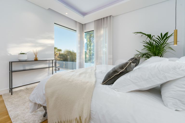 Villa for sale in Nueva Andalucia