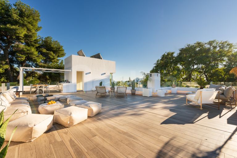 Villa for sale in Nueva Andalucia