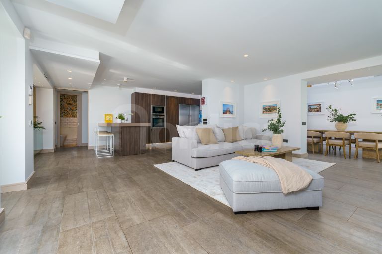 Villa for sale in Nueva Andalucia