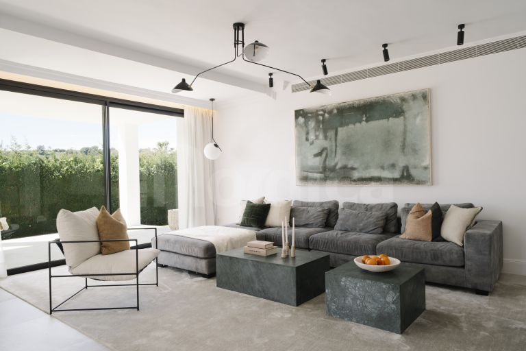 Villa for sale in Nueva Andalucia