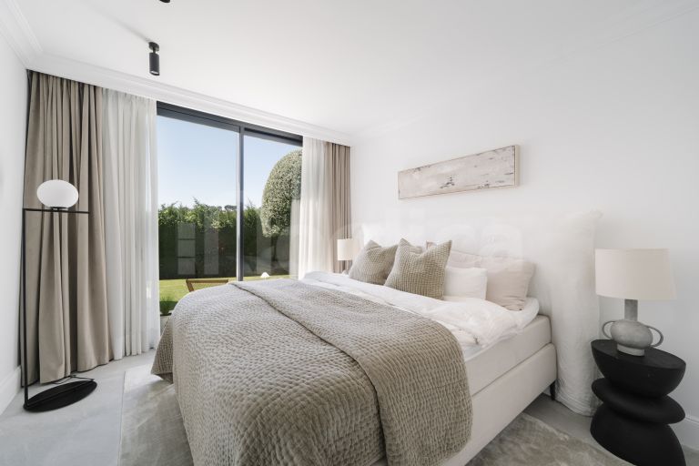 Villa for sale in Nueva Andalucia