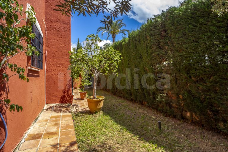 Villa en venta en Nueva Andalucia