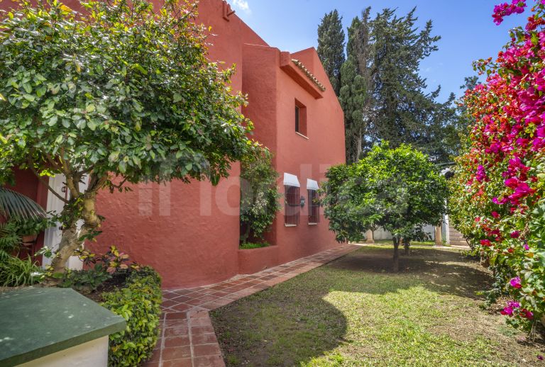 Villa en venta en Nueva Andalucia