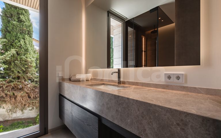 Villa for sale in El Paraiso